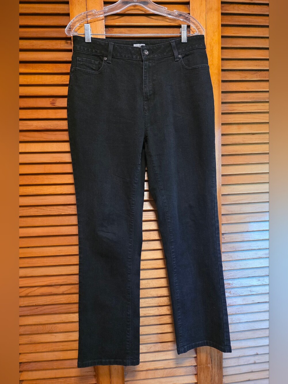 EUC L.L. Bean Women's Classic Fit Straight-Leg Jeans – Size 12R (Black)
